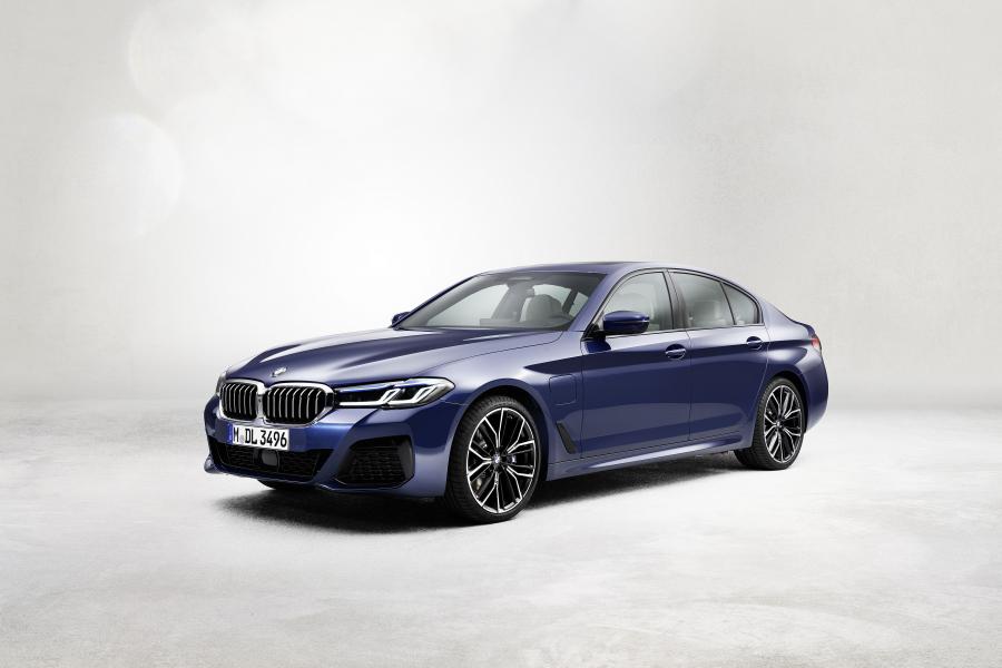  BMW 530e xDrive M Sport (G30) 2020 года  (WW) (фото 18 из 78)